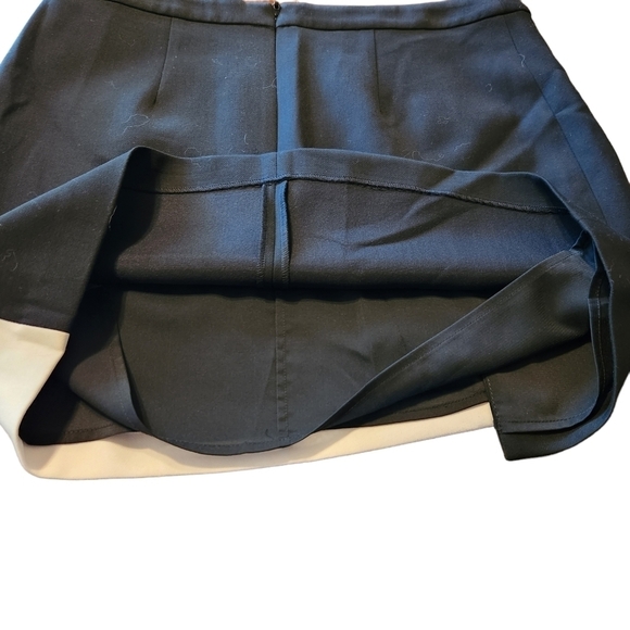 BCBG MAXAZRIA black white cross-over front short mini skirt - Picture 6 of 9